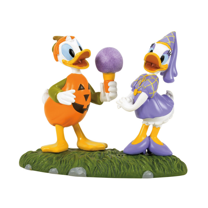 Figurine: Donald & Daisy Duck - Sweets For A Sweetie, M'Lady