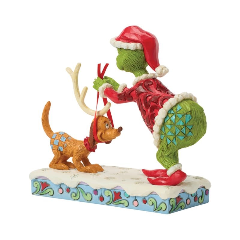 Figurine: The Grinch - Tying Antlers on Max