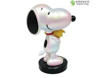 Figurine: Limited Edition Pearlised Snoopy Statue