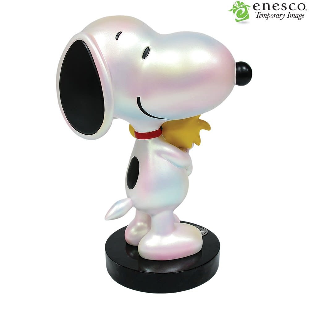 Figurine: Limited Edition Pearlised Snoopy Statue
