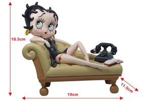 Figurine: Betty Boop On Cream Chaise Lounge