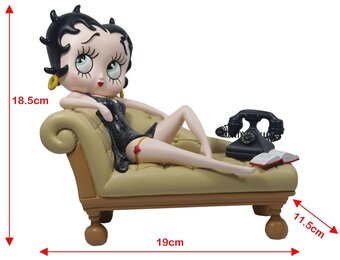Figurine: Betty Boop On Cream Chaise Lounge