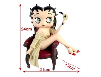 Figurine: Betty Boop Grooming