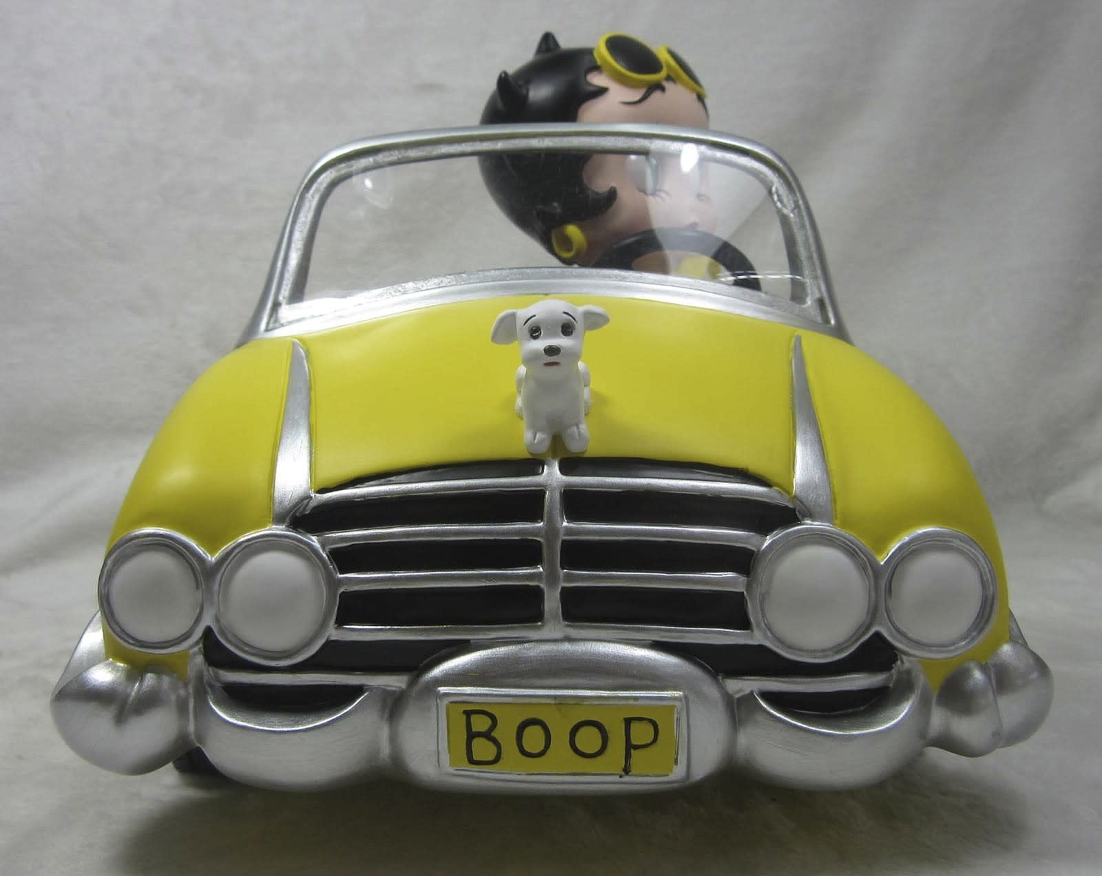 Figurine: Betty Boop - In Yellow Sports Car