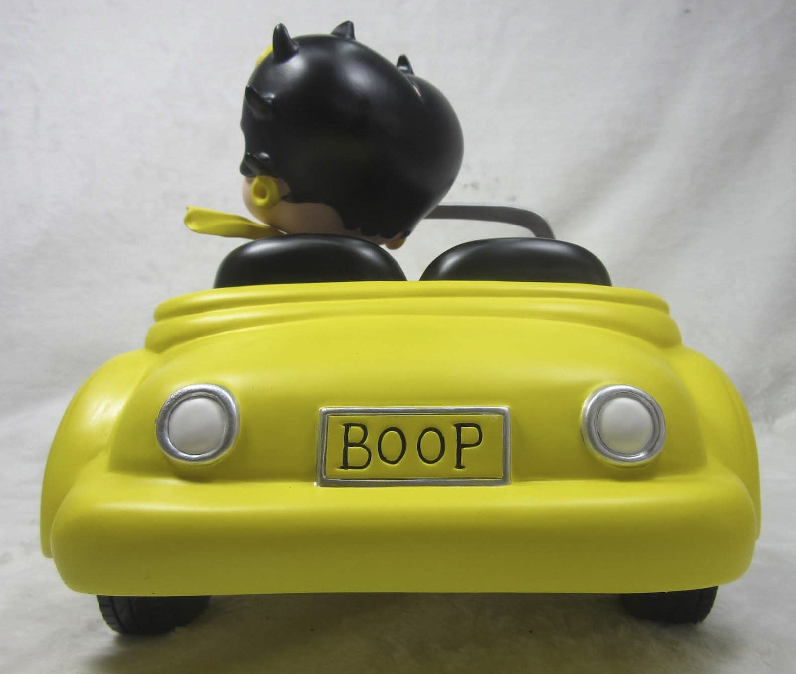 Figurine: Betty Boop - In Yellow Sports Car