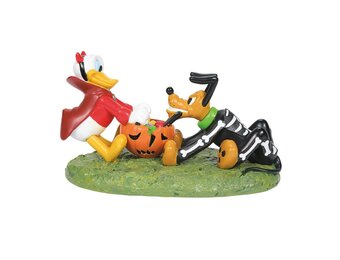 Figurine: Donald & Pluto's Tussle Figurine - Disney Village by D56
