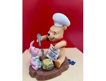 Figurine: Recipe For Friendship - Winnie the Pooh