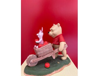 Figurine: Collecting - friends along the way