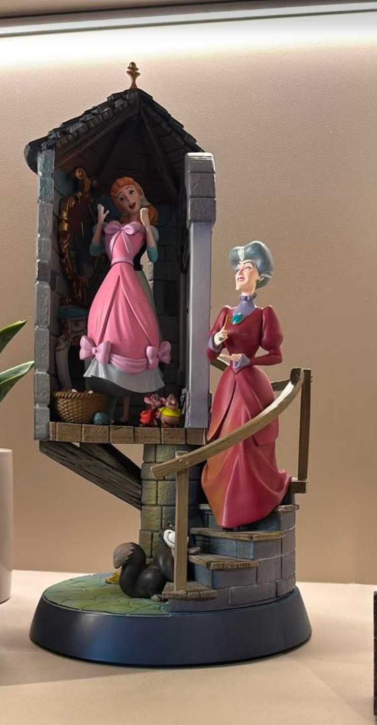 Figurine: Cinderella en Lady Tramain