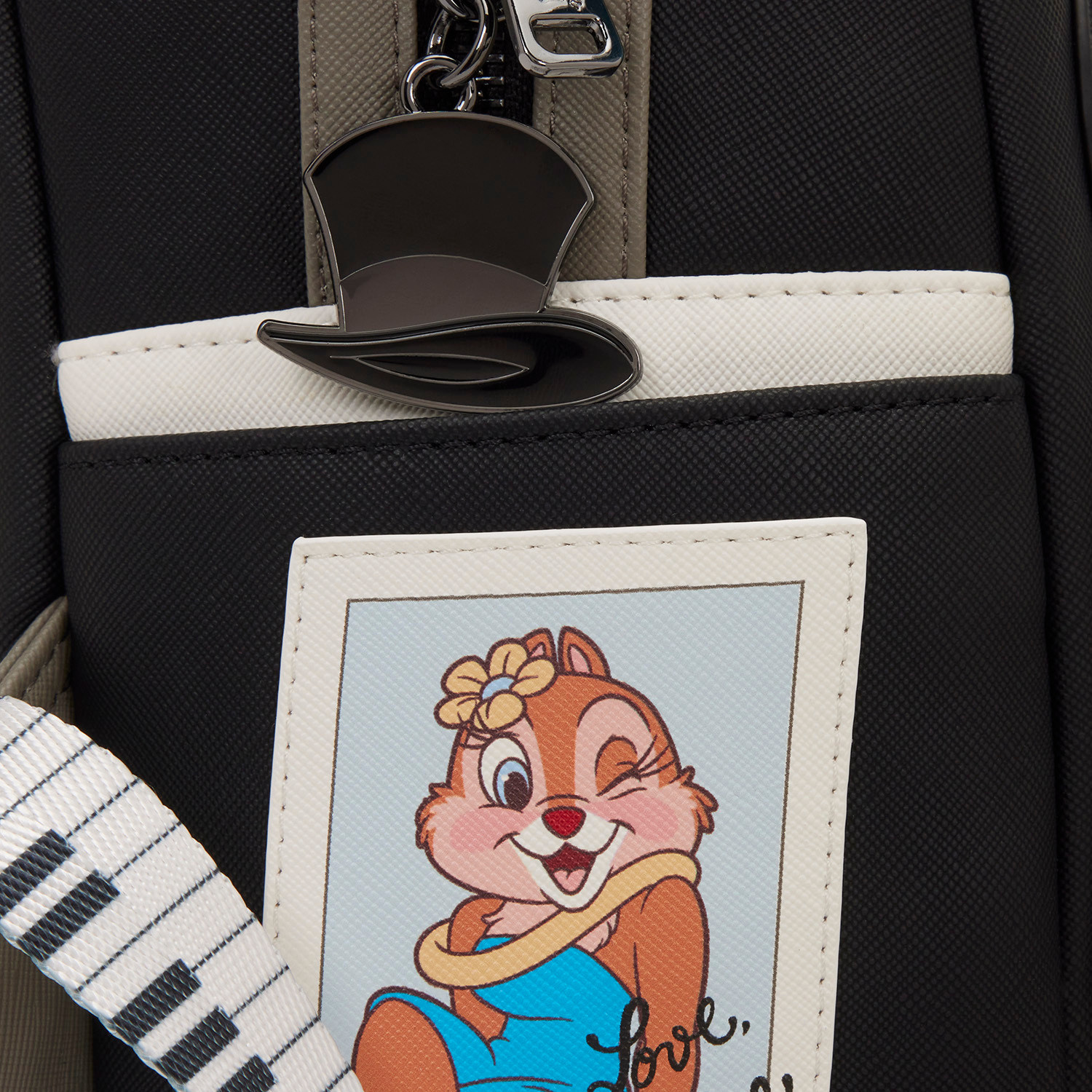 Backpack: Disney -Chip ‘n’ Dale Two -Chips & a Miss
