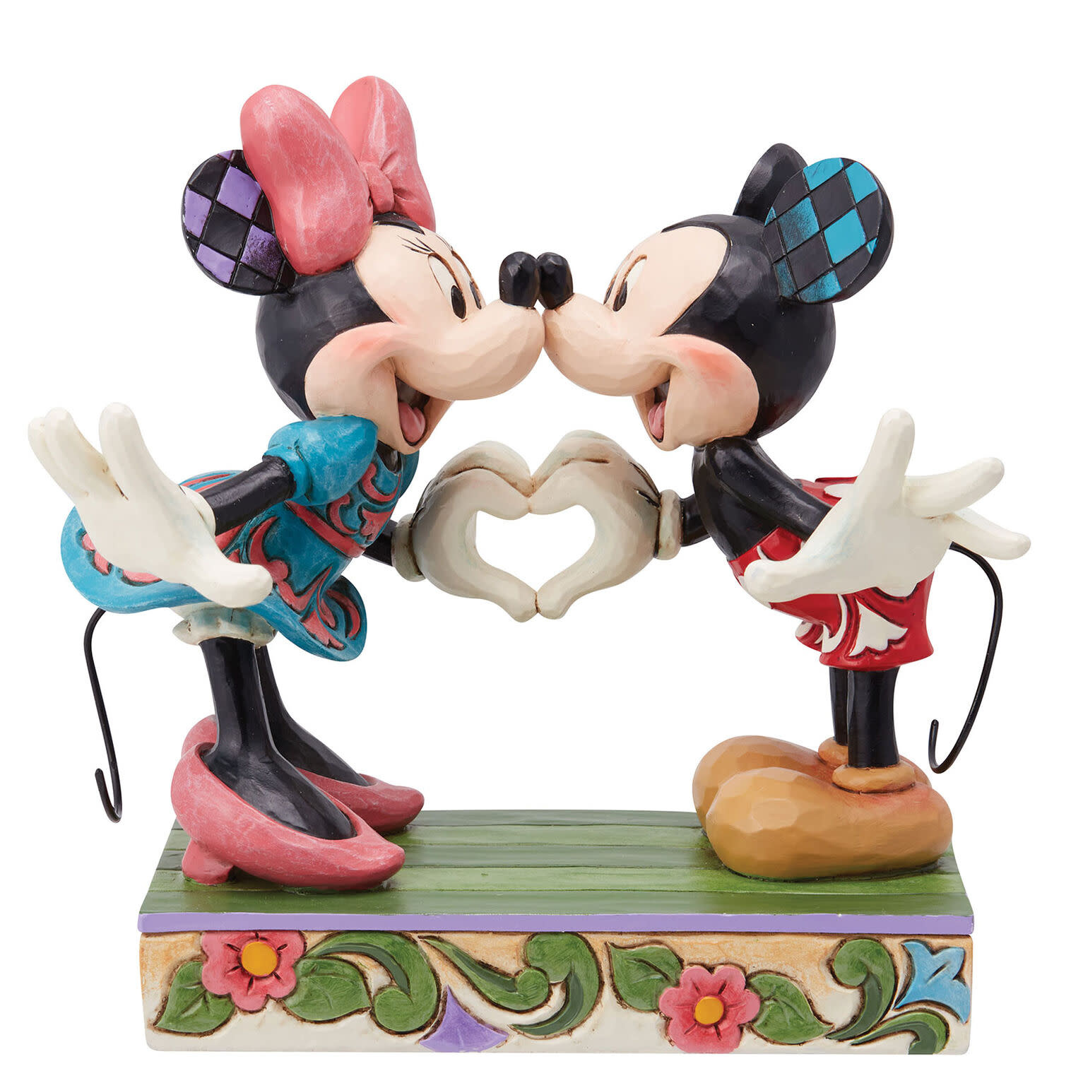 Figurine: Mickey and Minnie - Making Heart Hands