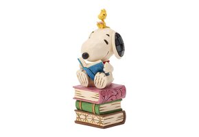 Figurine: Snoopy - Stacked Books
