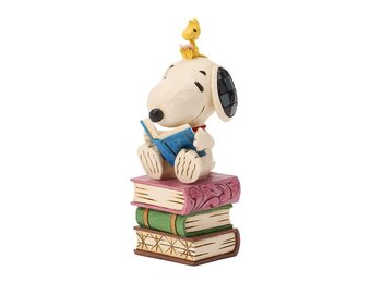 Figurine: Peanuts - Snoopy Stacked Books