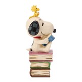 Figurine: Snoopy - Stacked Books