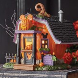 Pumpkintown Carving Studio - Disney Village by D56
