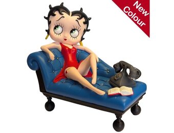 Figurine: Betty Boop On Blue Chaise Lounge