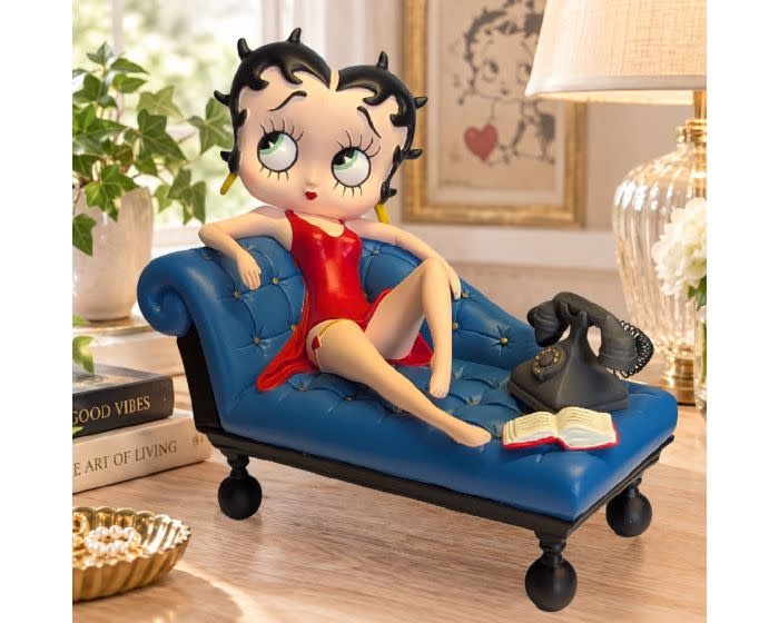 Figurine: Betty Boop On Blue Chaise Lounge