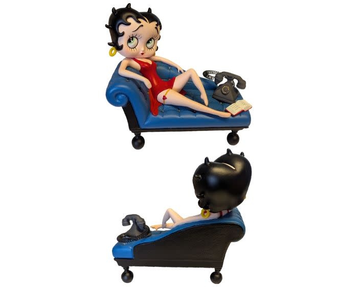 Figurine: Betty Boop On Blue Chaise Lounge