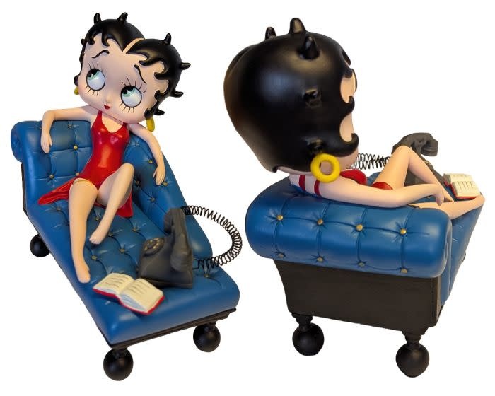 Figurine: Betty Boop On Blue Chaise Lounge