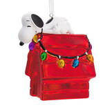 Kerstornament: Snoopy - On Holiday - Doghouse Blown Glass