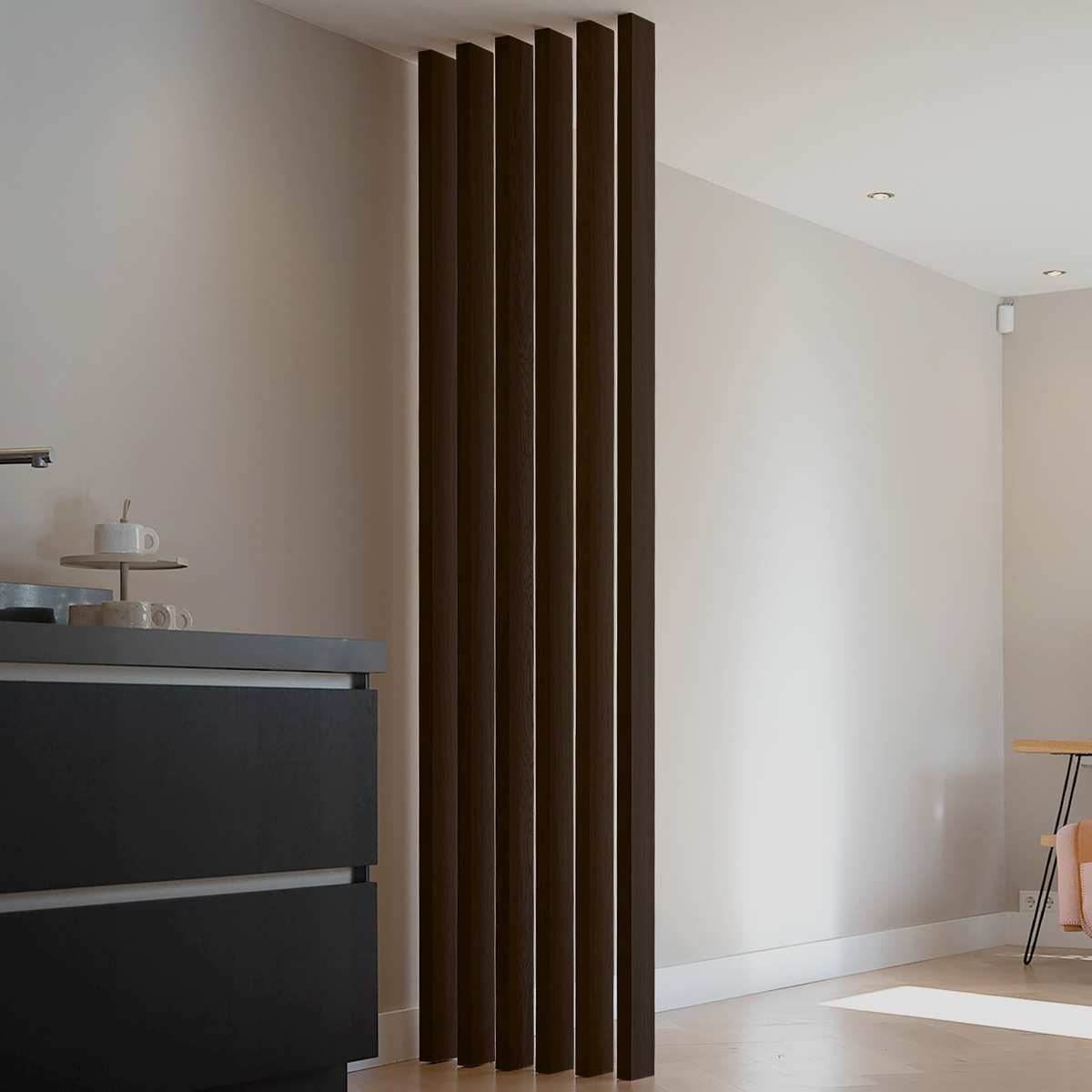 Roomdivider gerookt eiken 280 cm hoog noakk.nl