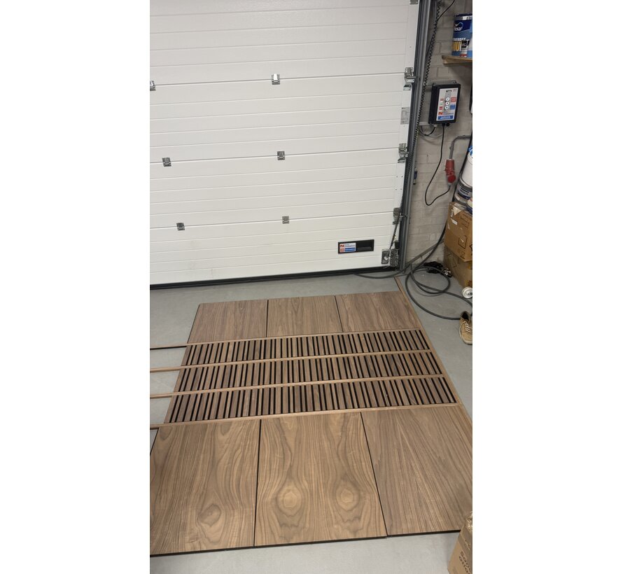 1x combinatie walnoot panelen + latten  180x180cm