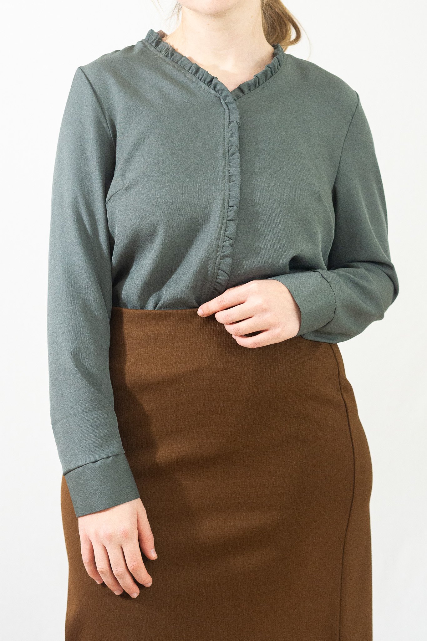 Damen Bluse mit Rüschenkragen, schilf