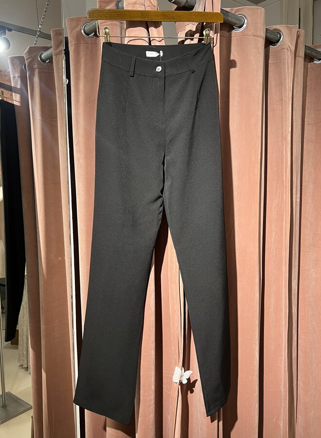 Favourite pair of pants ripped. Brand is Zenergy by Chico's but can't find  them anywhere online. More in caption. : r/findfashion