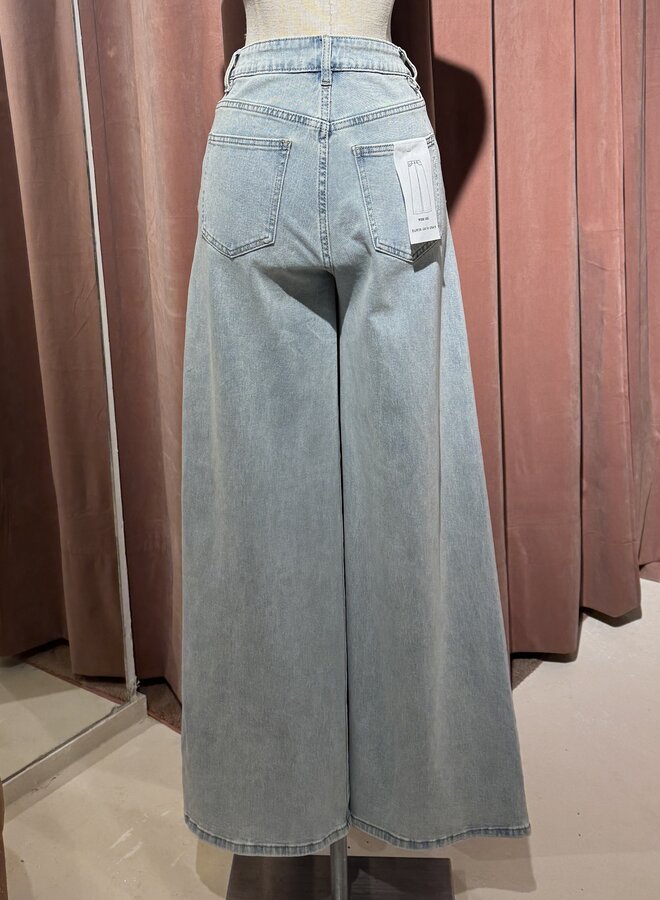 Wide Leg Jeans - Bleached Denim