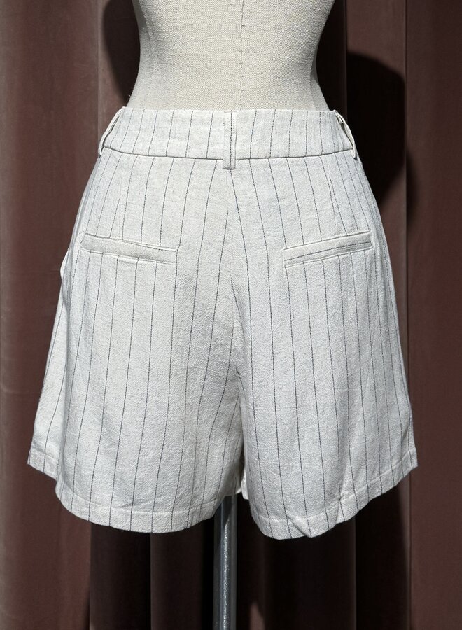 Short Lin Pinstripe - Beige