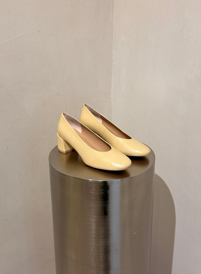 Unisa - Loreal Pump - Camomile Napa Top