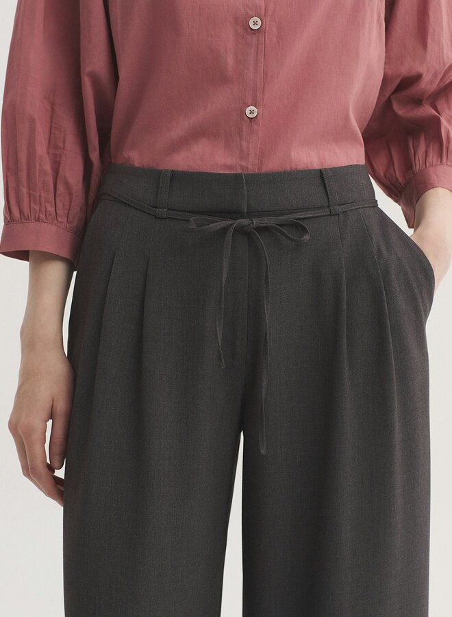 Nice Things - Flowy Darted Trousers - Mid Grey