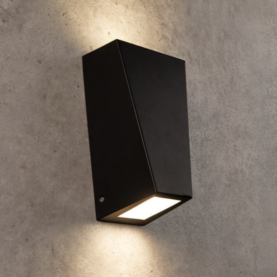 Svart modern vägglampa i rostfritt - Luisa