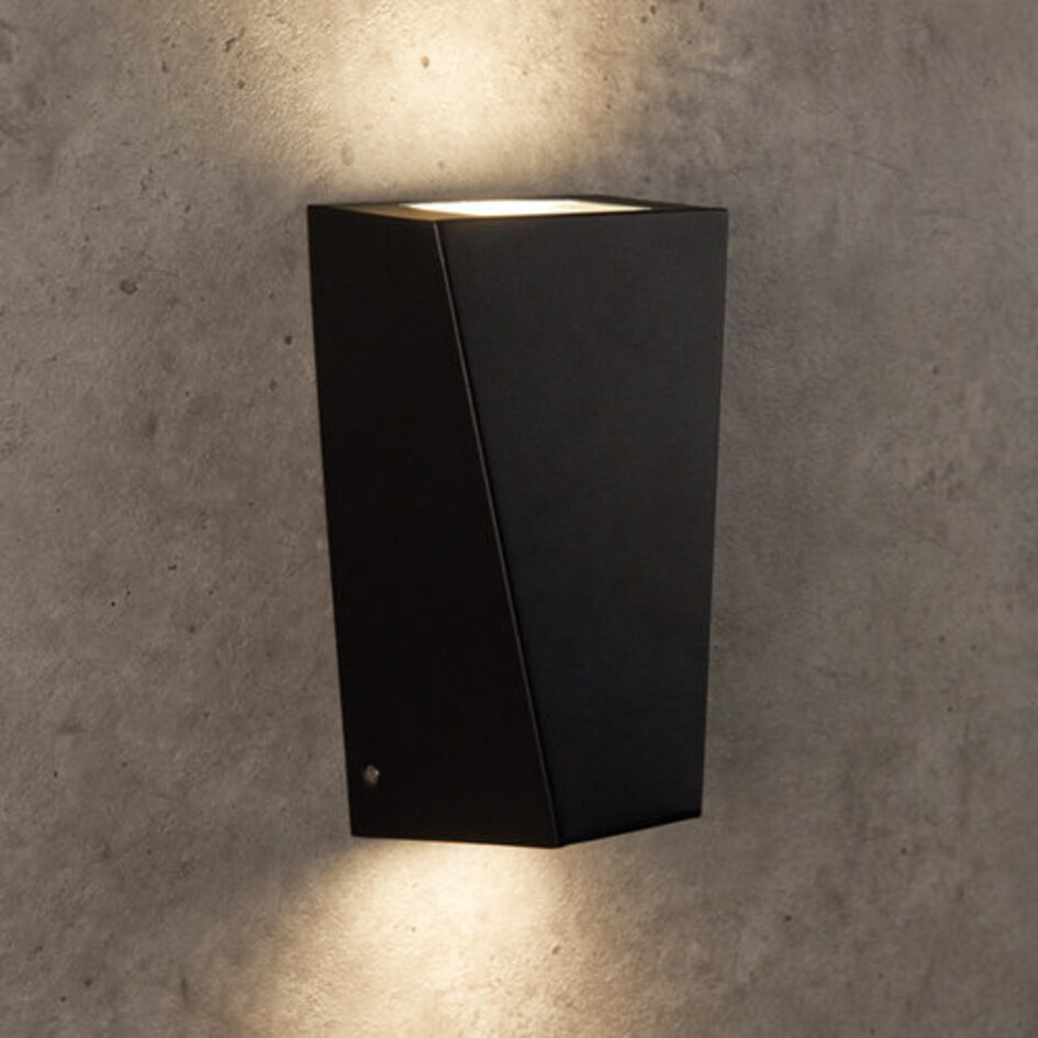 Svart modern vägglampa i rostfritt - Luisa