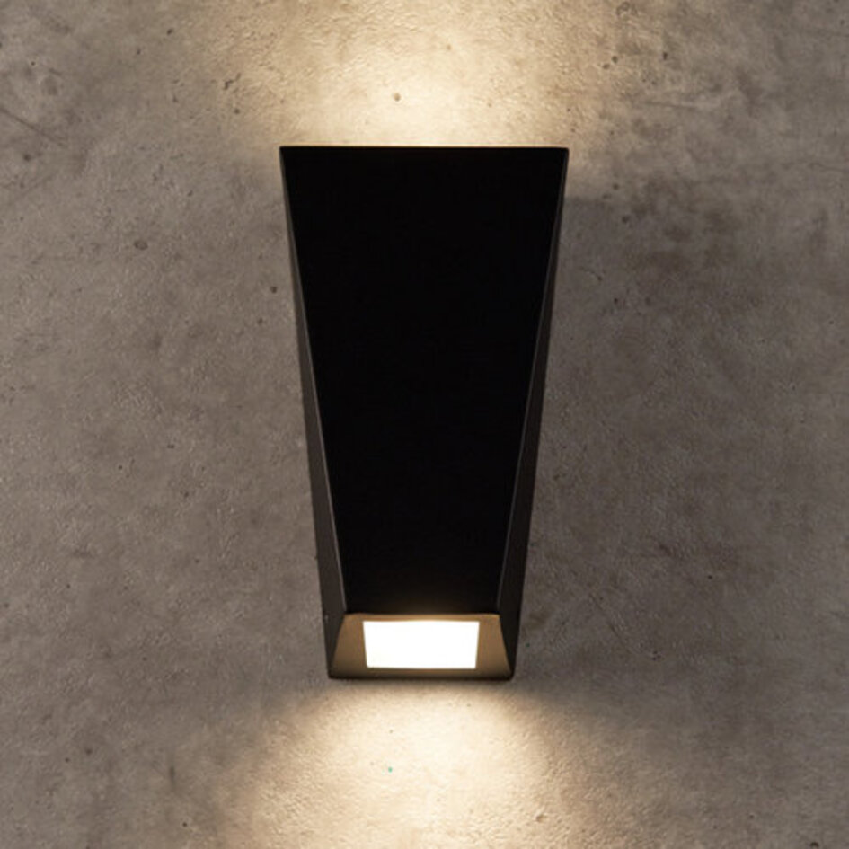 Svart modern vägglampa i rostfritt - Luisa