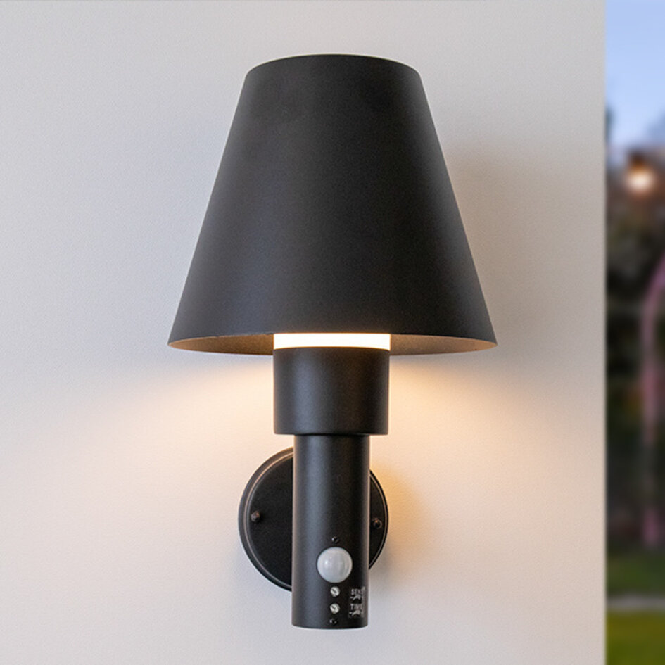 Utomhus vägglampa med skärm och sensor - Marta