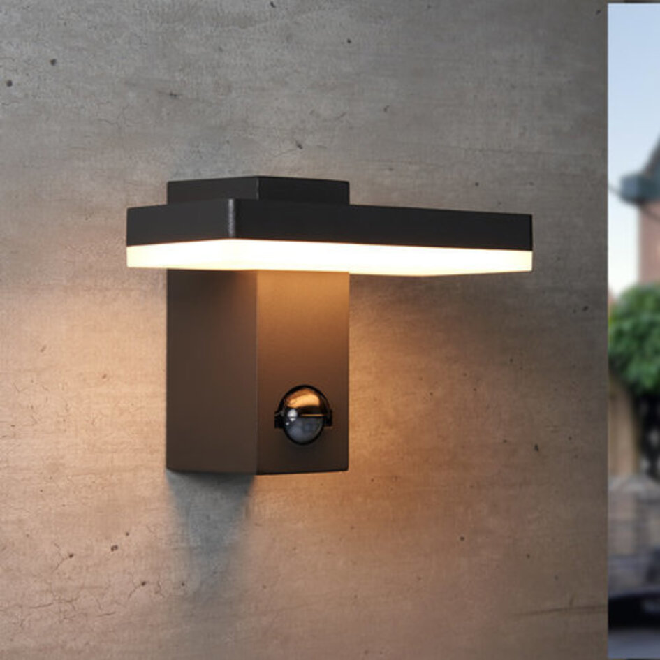 Vägglampa svart med sensor - Roberto