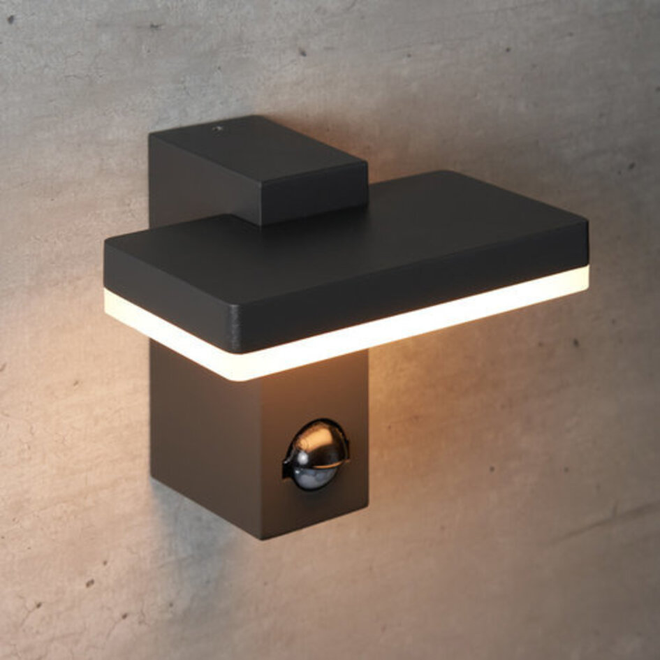 Vägglampa svart med sensor - Roberto