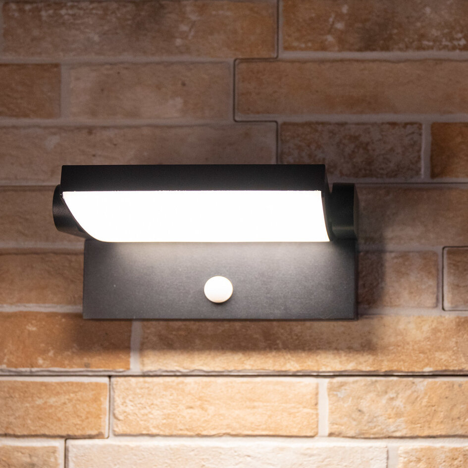 Verstellbare Wandleuchte Berlin mit Sensor - schwarz