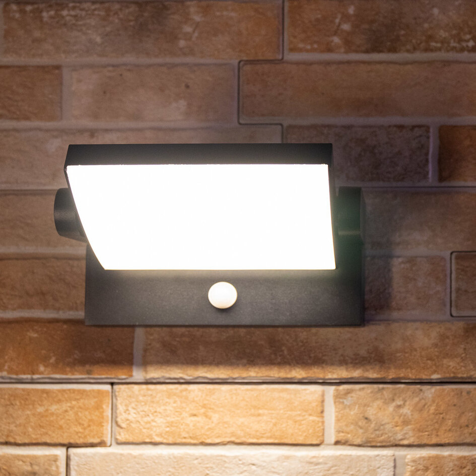 Verstellbare Wandleuchte Berlin mit Sensor - schwarz