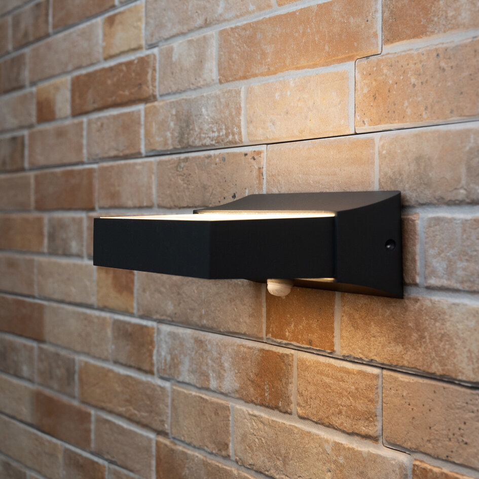 Onyx utomhusvägglampa med Sensor - antracit