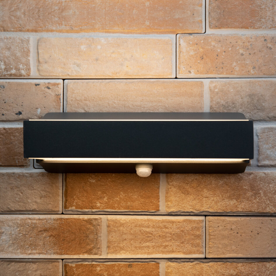 Onyx utomhusvägglampa med Sensor - antracit