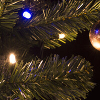 Erweiterbare Weihnachtsbeleuchtung | Warmweiß mit blauem Funkeln | 90 Meter mit 900 Lichtern | Gummi