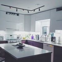 Modernes 3-Phasen-Gleissystem mit Juno-Spots