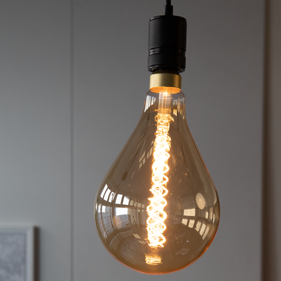 Filament-LED-lampa dimbar 8,5 watt, amber DNA-spiral 160 mm