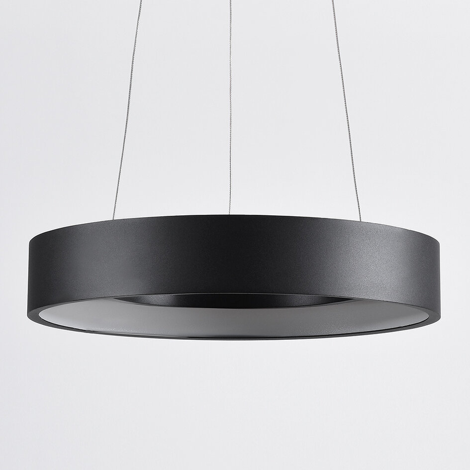 Modern pendellampa Roundy i mattsvart metall