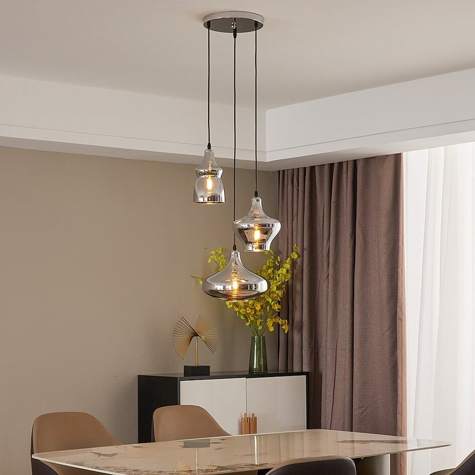 Designad pendellampa Bari med tre lampor i kromglas