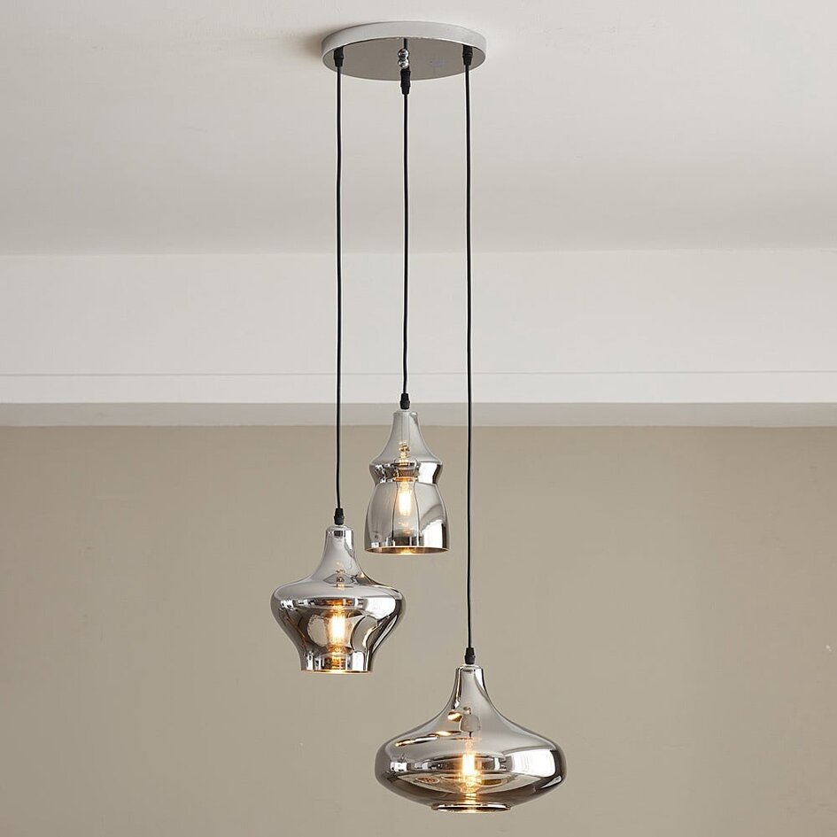 Designad pendellampa Bari med tre lampor i kromglas