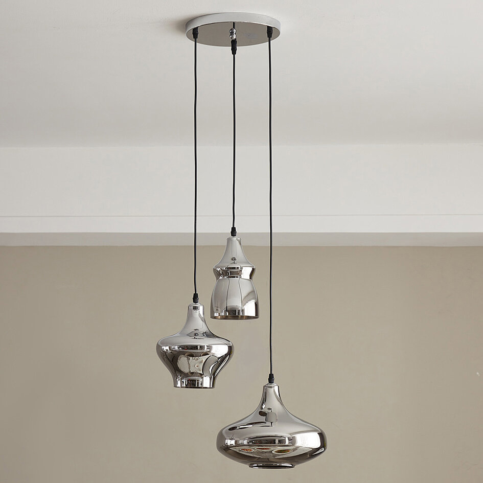 Designad pendellampa Bari med tre lampor i kromglas