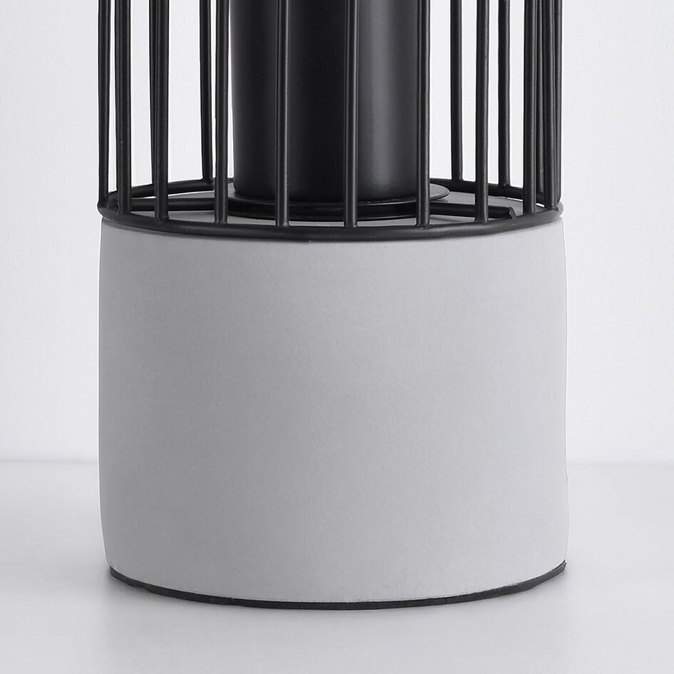 Industriell bordslampa Palma i svart med robust fot